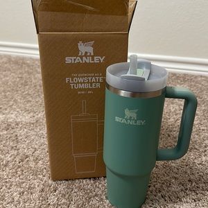 NWT Stanley 30 oz. Adventure Quencher Tumbler- Eucalyptus